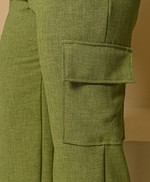 Calça Feminina Wide Leg Cargo em Linho Rústico - Simone - Verde Pistache