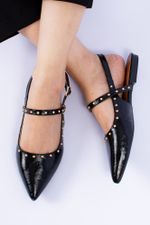 Sapatilha Slingback Bico Fino com Tiras e Aplicações Douradas Ravenna