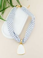 Choker em Tecido Poá com Pingente Esmaltado Isa
