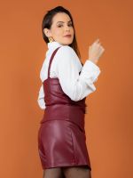 Conjunto Feminino em Couro Eco com Blusa de Botões e Saia com Fivela Mari