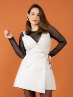 Conjunto Feminino em Couro Eco com Blusa de Botões e Saia com Fivela Mari