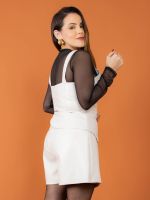 Conjunto Feminino em Couro Eco com Blusa de Botões e Saia com Fivela Mari