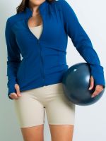 Jaqueta Slim em Poliamida com Thumb Hole e Recortes Millany