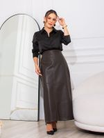 Camisa Feminina Acetinada Manga Longa com Botões Revestidos Kiara