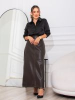 Camisa Feminina Acetinada Manga Longa com Botões Revestidos Kiara