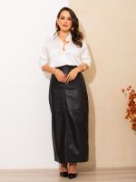 Camisa Feminina Acetinada Manga Longa com Botões Revestidos Kiara