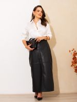 Camisa Feminina Acetinada Manga Longa com Botões Revestidos Kiara