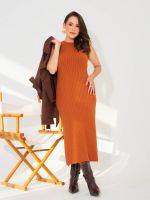Vestido Feminino Midi de Tricô Canelado Gola Alta com Fenda Antônia