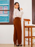 Calça Feminina Alfaiataria Reta com Pregas e Bolsos Luana