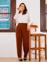 Calça Feminina Alfaiataria Reta com Pregas e Bolsos Luana