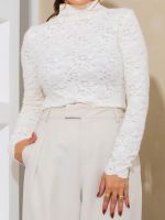 Blusa Feminina de Renda Manga Longa Gola Alta Luana