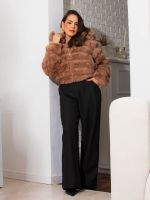 Jaqueta Feminina Peluciada Cropped com Capuz Selena