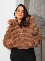 Jaqueta Feminina Peluciada Cropped com Capuz Selena