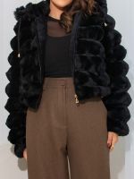 Jaqueta Feminina Peluciada Cropped com Capuz Selena