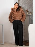 Calça Feminina Alfaiataria Reta com Bolsos Marcela