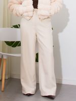 Calça Feminina Alfaiataria Reta com Bolsos Marcela