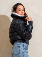 Jaqueta Feminina Bomber Peluciada Gola Alta Clara