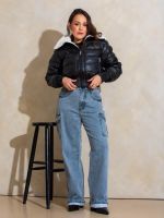 Jaqueta Feminina Bomber Peluciada Gola Alta Clara