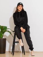 Conjunto Feminino Plush com Capuz Taís