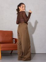 Calça Feminina Ampla com Bolsos Virginia