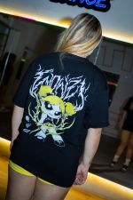Camiseta Oversized Lindinha Dark - Preta