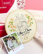 Quadro bordado com Foto + Flores + Frases