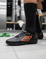 Chuteira Umbro Infantil Society Adamant Jr Preto/laranja