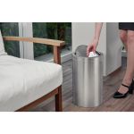 Lixeira Inox Tramontina Swing com Acabamento Scotch Brite e Tampa Basculante 20 L