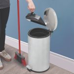 Lixeira Inox com Pedal Tramontina Brasil Plus com Acabamento Scotch Brite 20L