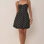 Vestido bordado curto preto