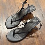 SANDALIA DE DEDO TIRAS