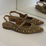 SAPATILHA  SLINGBACK C/ TACHAS