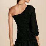 BLUSA ANNA OMBRO ÚNICO                                                                               PRETO