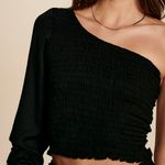 BLUSA ANNA OMBRO ÚNICO                                                                               PRETO