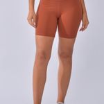 Bermuda Fitness Poliamida Lisa Marrom Básica