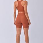 Bermuda Fitness Poliamida Lisa Marrom Básica