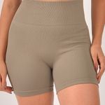 Short Fitness Cintura Alta Marrom Acinzentado Lumine