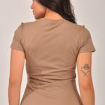 Blusa Gola Redonda Feminina Marrom Básica Zen