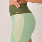 Bermuda Fitness Feminina Recortes Verde Tropic