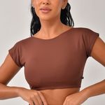 Top Cropped Fitness Com Manga Marrom 