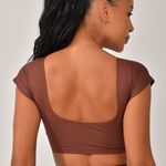 Top Cropped Fitness Com Manga Marrom 