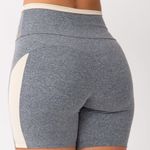 Bermuda Fitness Cinza e Off White Ultra