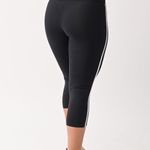 Calça Legging Curta Preta Com Listras Capri