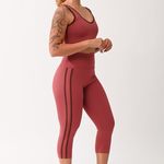 Calça Legging Curta Rosa Com Listras Capri