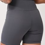 Bermuda Com Bolso Alta Compressão Cinza Sublime