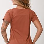 Blusa Dry Fit Básica Marrom Essencial
