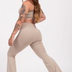 Conjunto Legging Flare Fitness Cintura Alta Bege Confort JuPxt