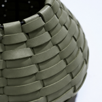 Vaso Vulcão Maia Couro Tressê 25x15h | Verde