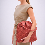 Bolsa Leni Couro Tressê Tela  | Coral