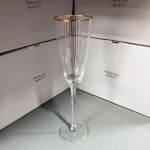 Taça de Vidro Wolff Para Champanhe 300 ml Borda Dourada Lines 2 Peças